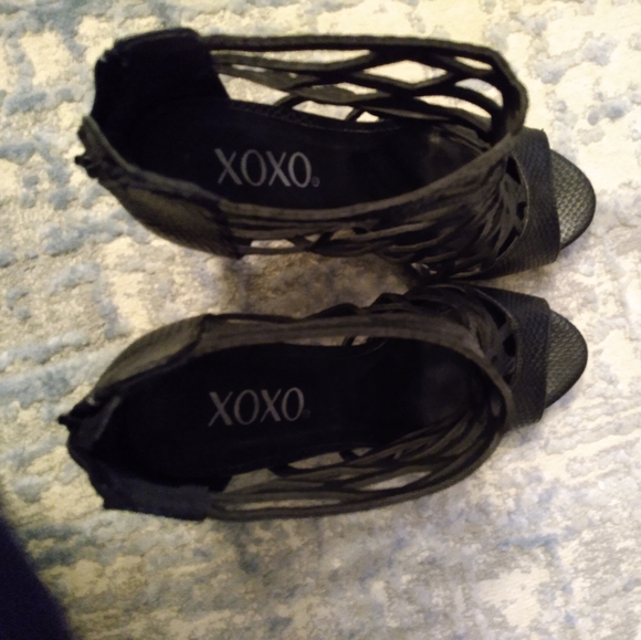 Black faux snakeskin cutout ankle high stilettos, size 9 - Picture 3 of 6